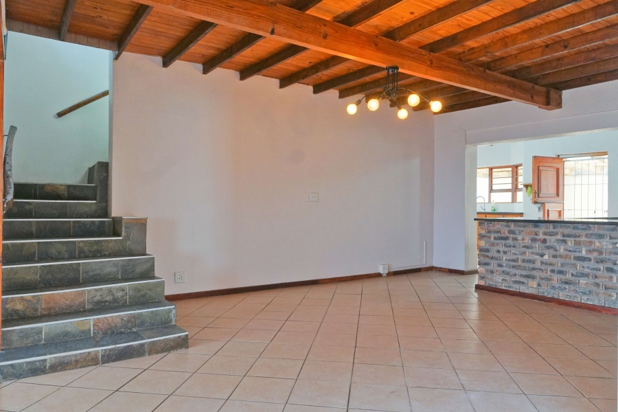 6 Bedroom Property for Sale in Cove Rock Eastern Cape